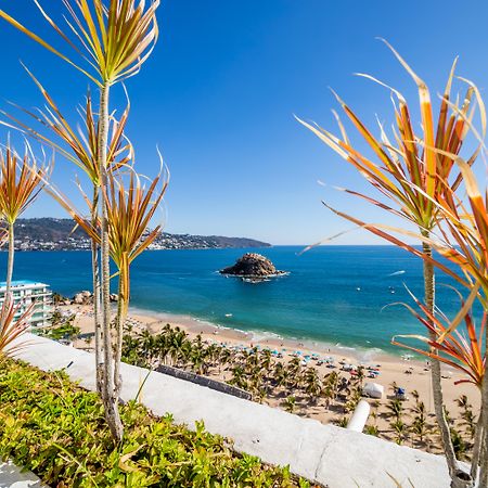 Emporio Acapulco Hotell Eksteriør bilde View of the beach from the hotel