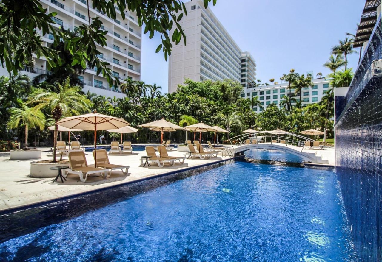 Emporio Acapulco Hotell Eksteriør bilde The pool at the hotel