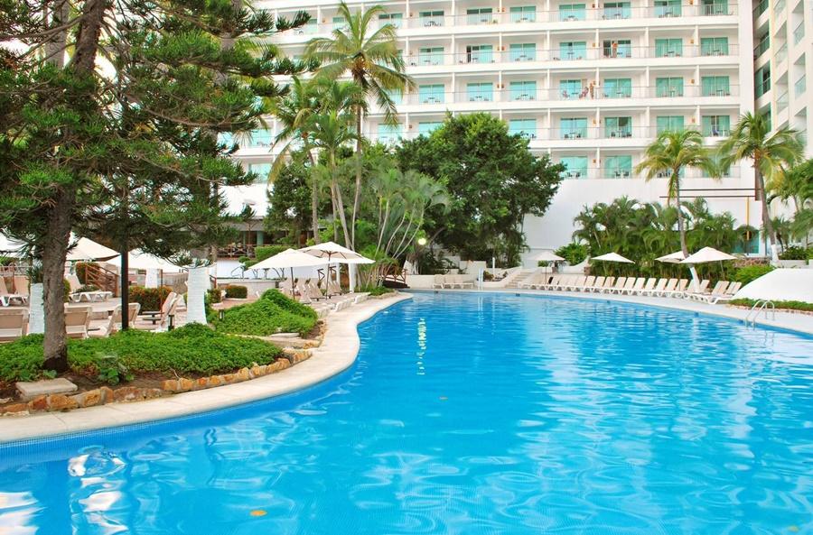 Emporio Acapulco Hotell Eksteriør bilde The swimming pool at the Grand Palladium Hotel