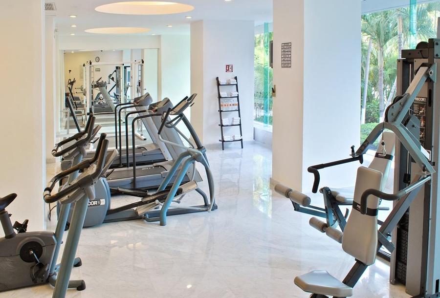 Emporio Acapulco Hotell Eksteriør bilde The gym at the hotel