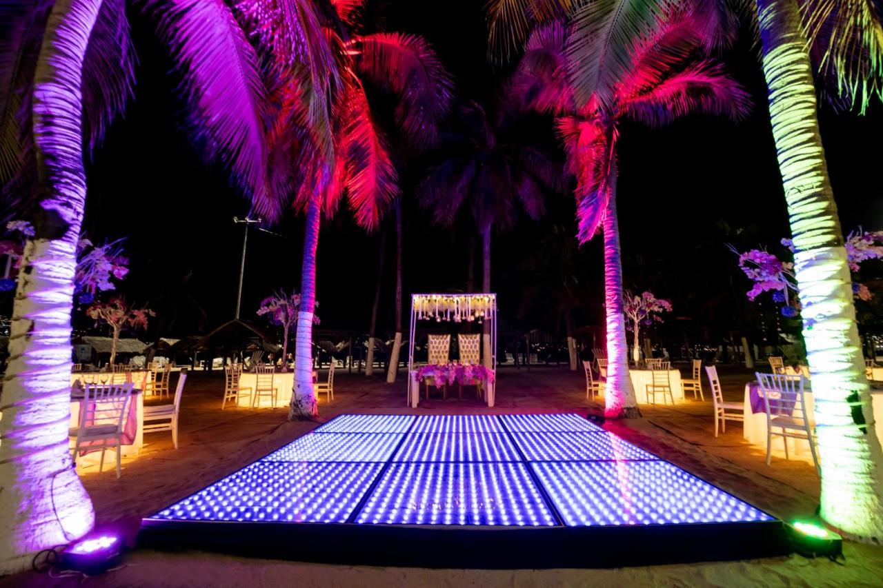 Emporio Acapulco Hotell Eksteriør bilde A dance floor with LED lights