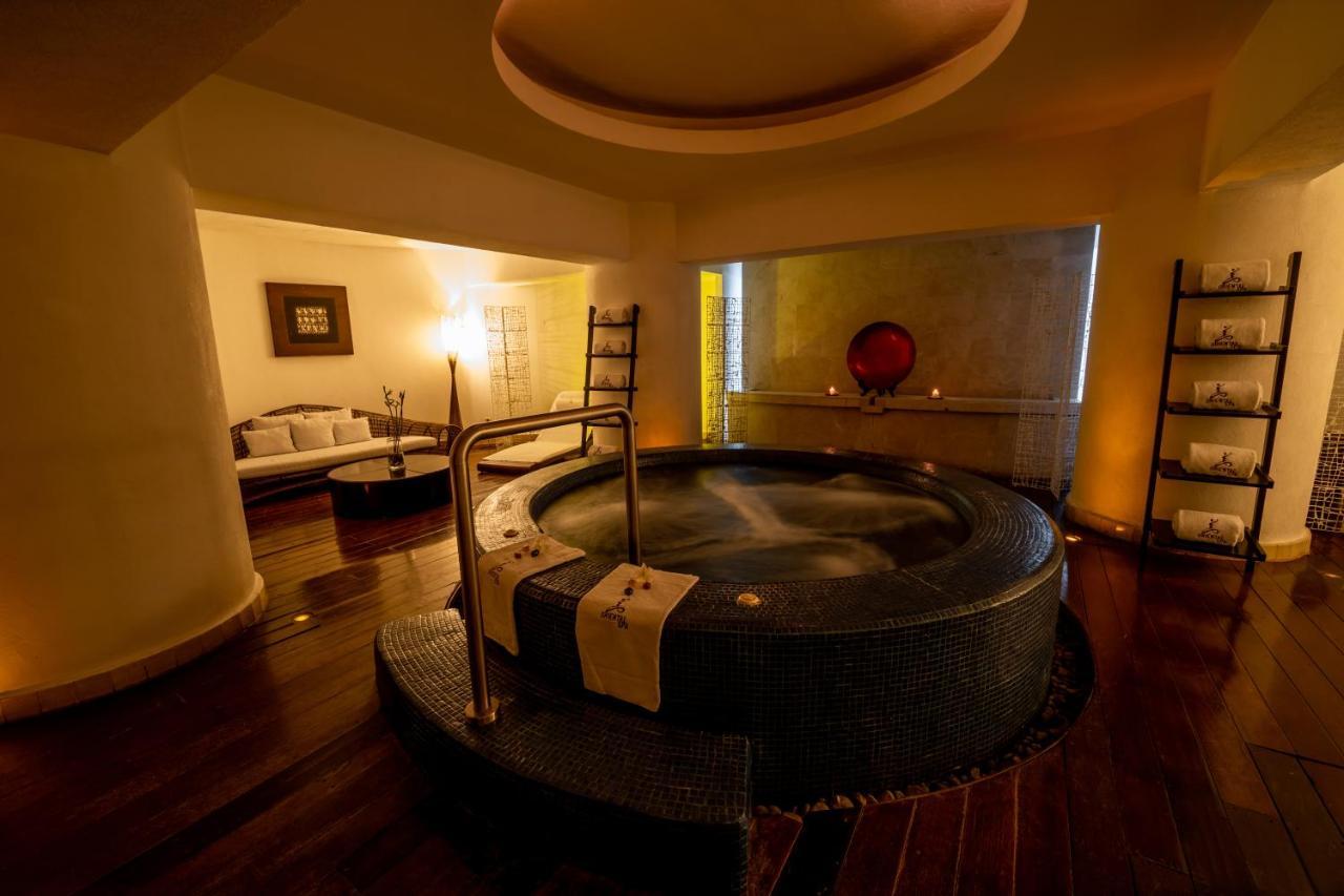 Emporio Acapulco Hotell Eksteriør bilde A whirlpool bath