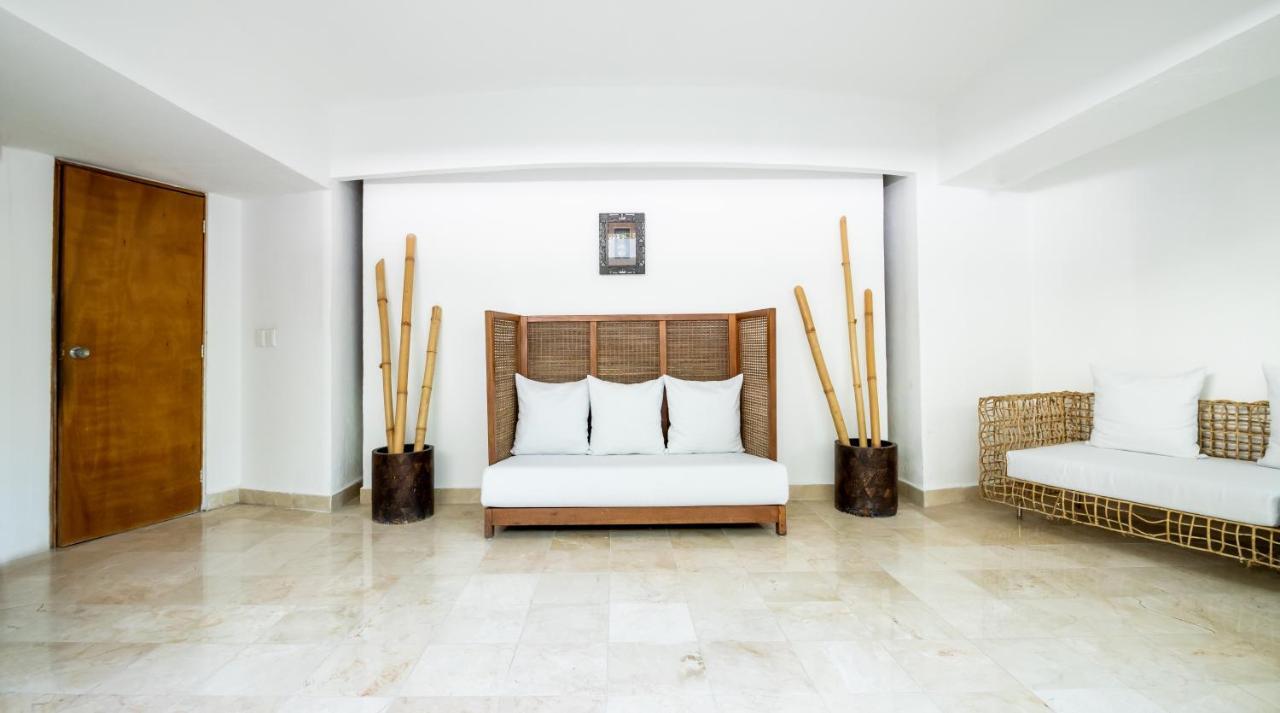 Emporio Acapulco Hotell Eksteriør bilde A room at the hotel