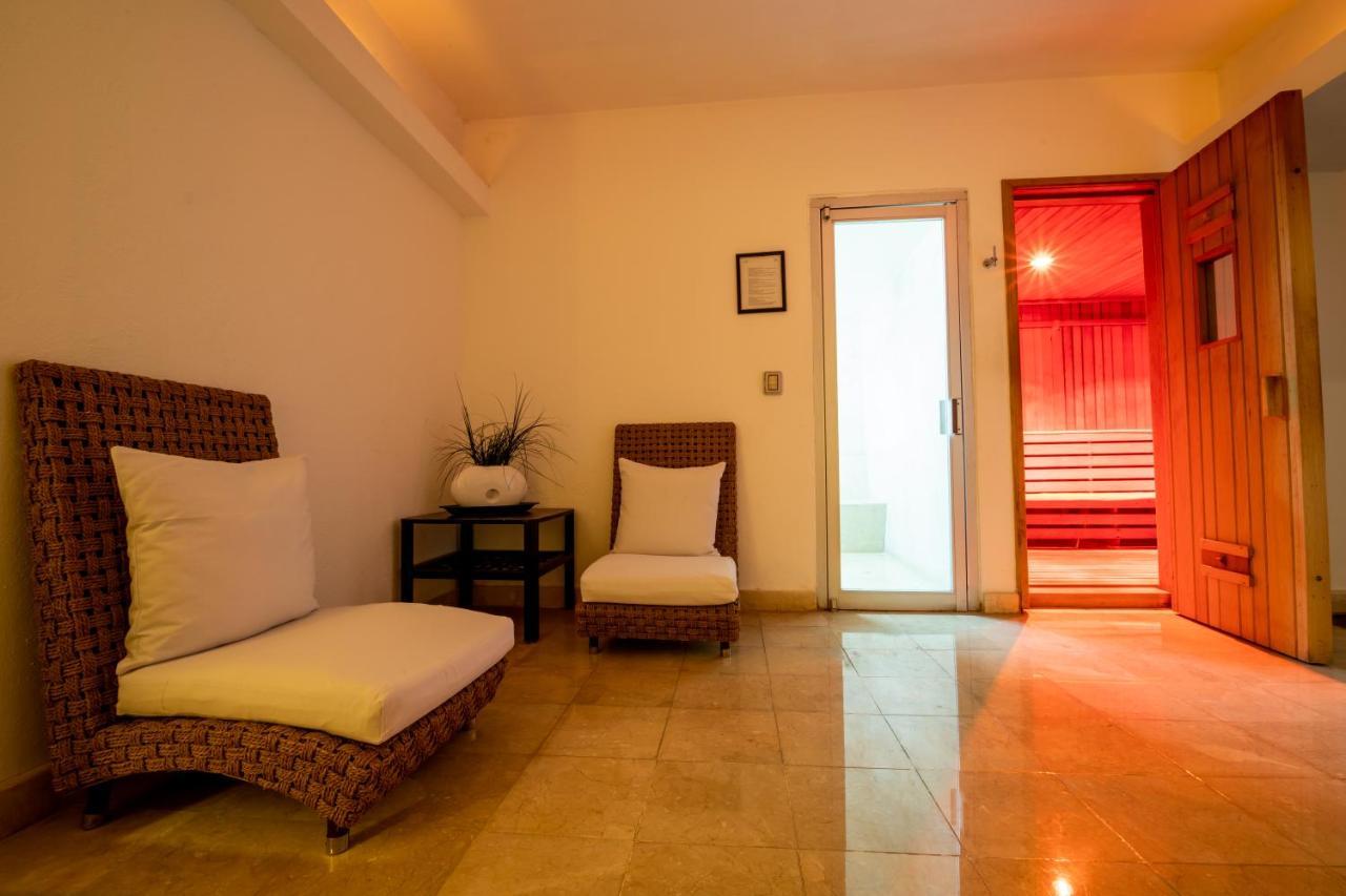 Emporio Acapulco Hotell Eksteriør bilde A room at the spa