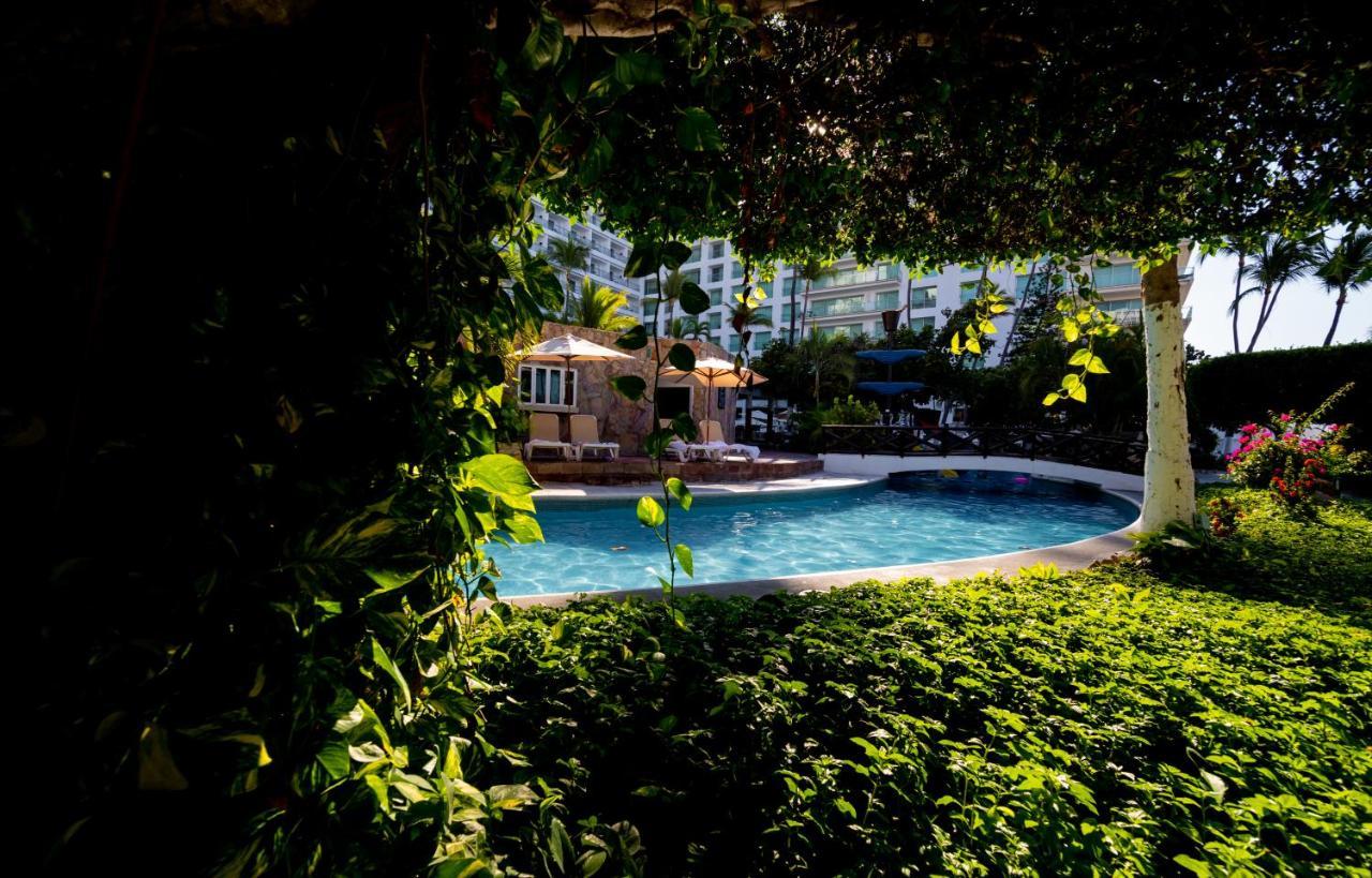 Emporio Acapulco Hotell Eksteriør bilde The pool at the Hotel