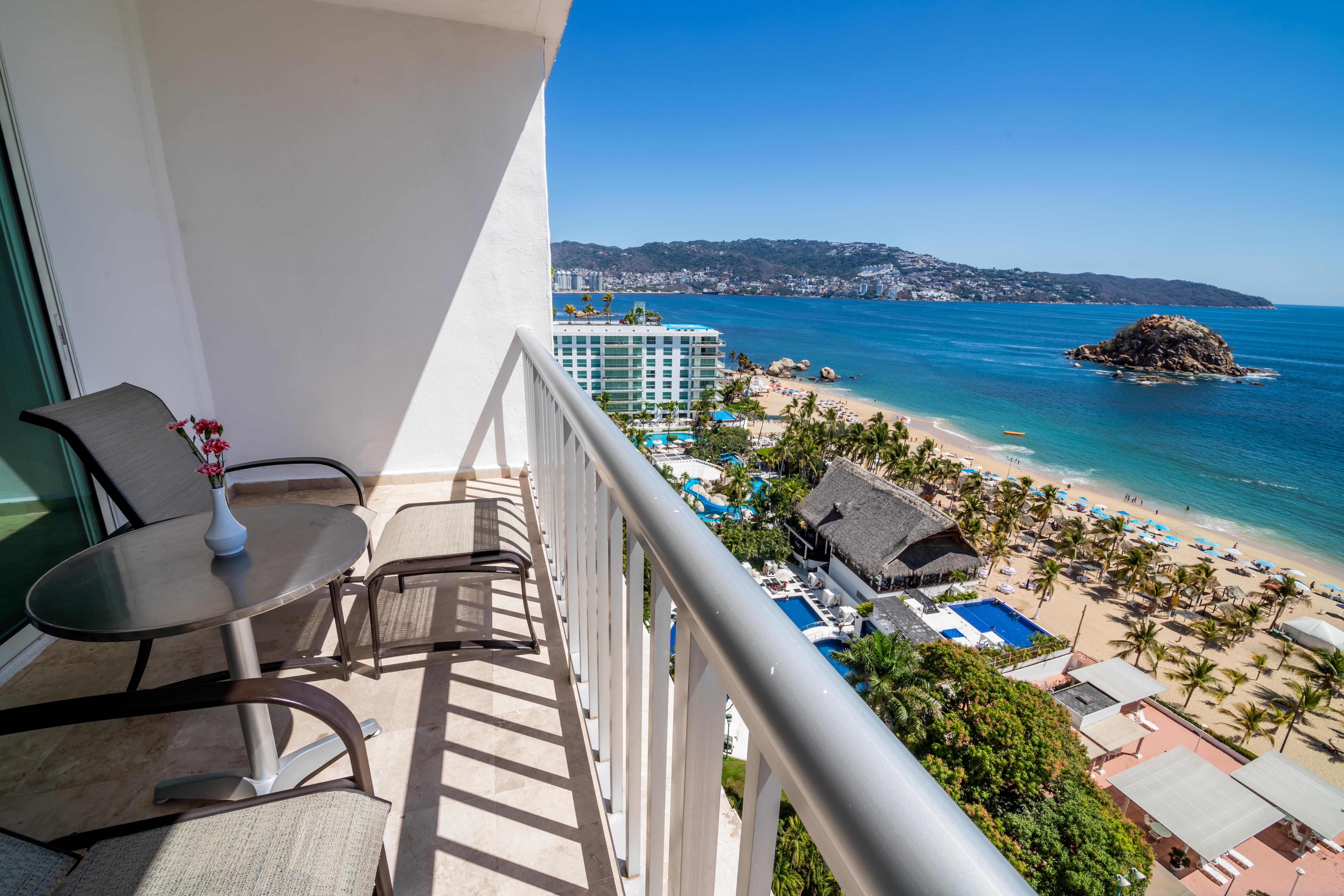 Emporio Acapulco Hotell Eksteriør bilde View of the Bay of Acapulco from a hotel