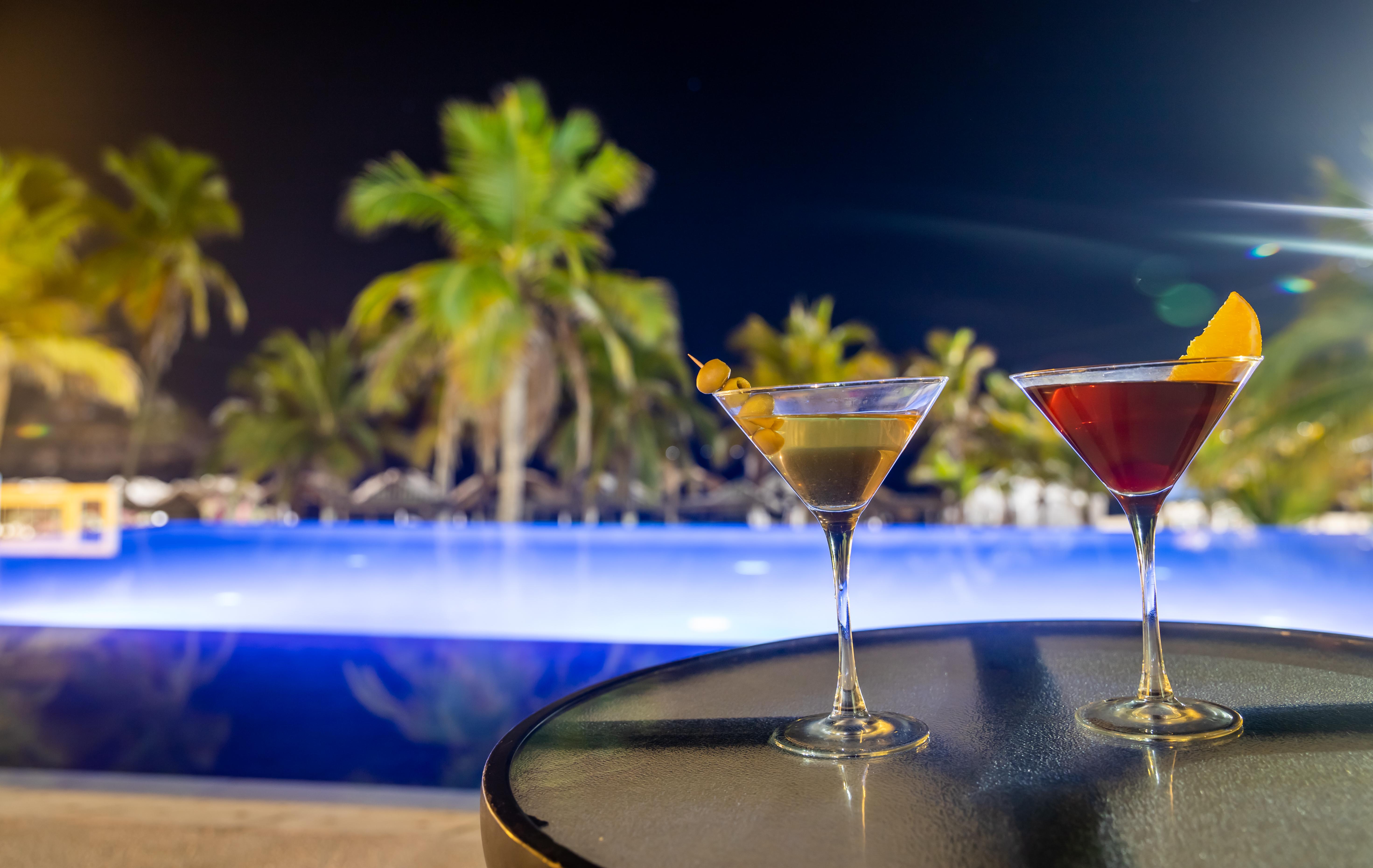 Emporio Acapulco Hotell Eksteriør bilde Cocktails at the pool