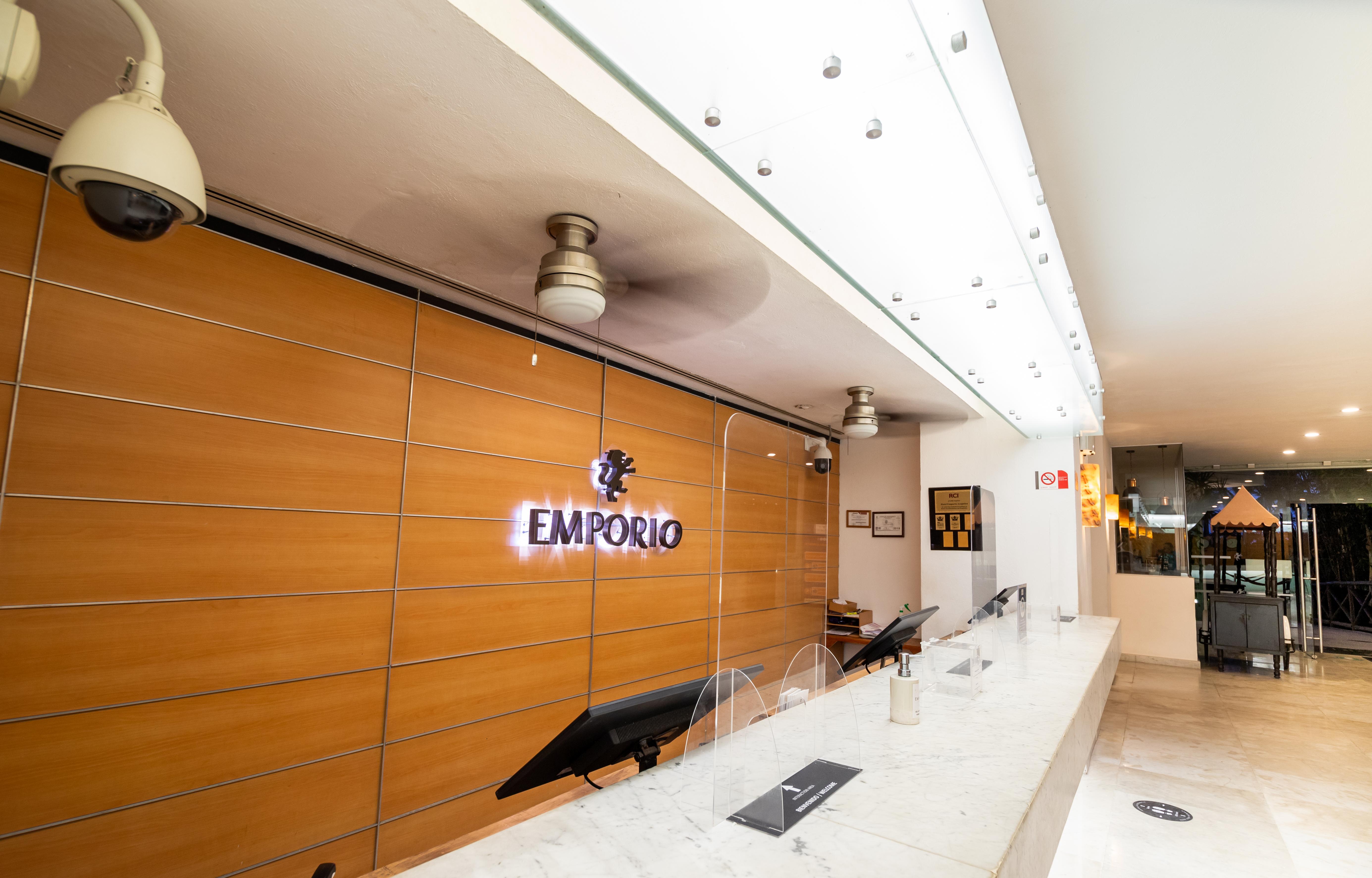 Emporio Acapulco Hotell Eksteriør bilde Emporio Armani store in Milan