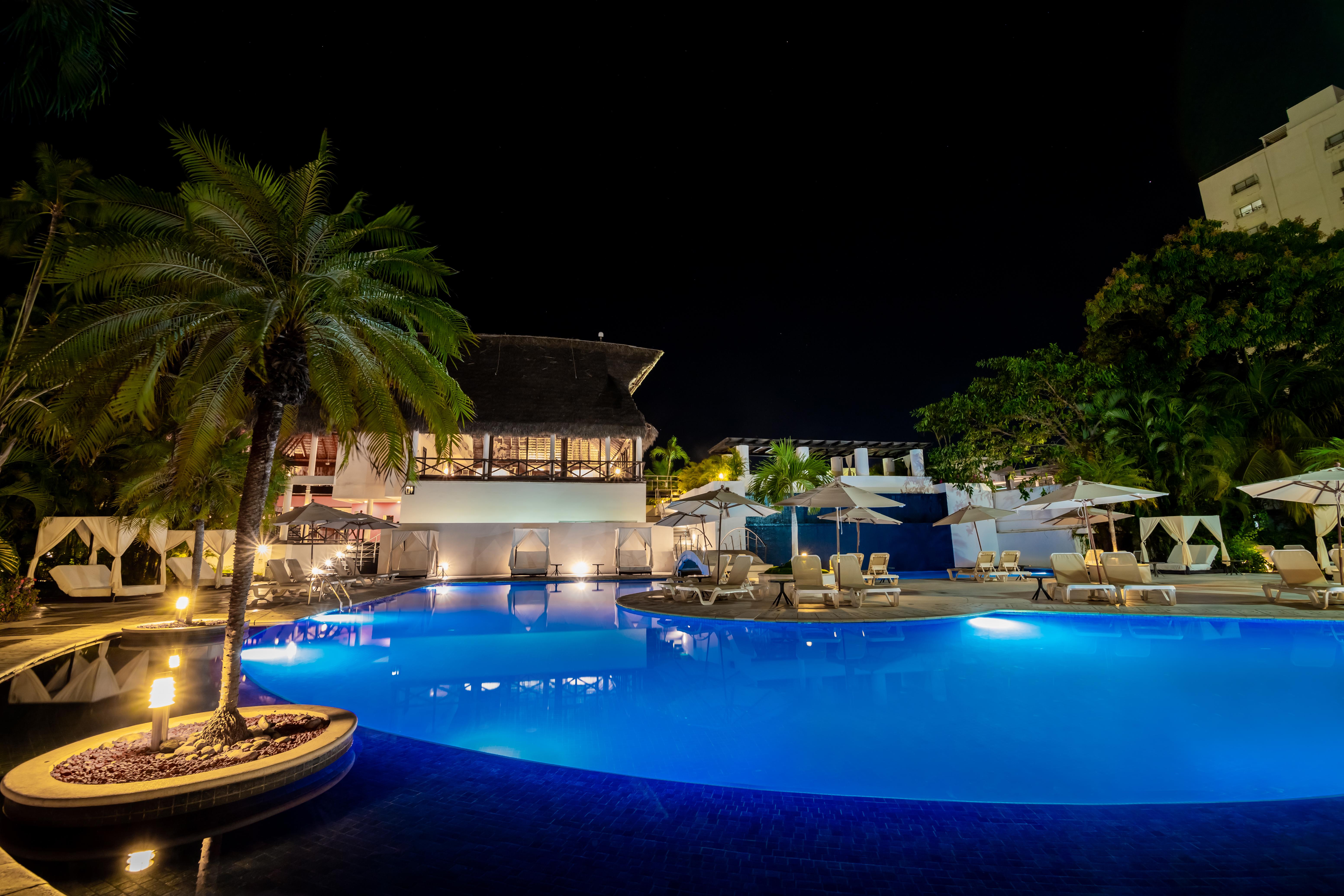 Emporio Acapulco Hotell Eksteriør bilde The pool at the Royal Thai Beach Hotel