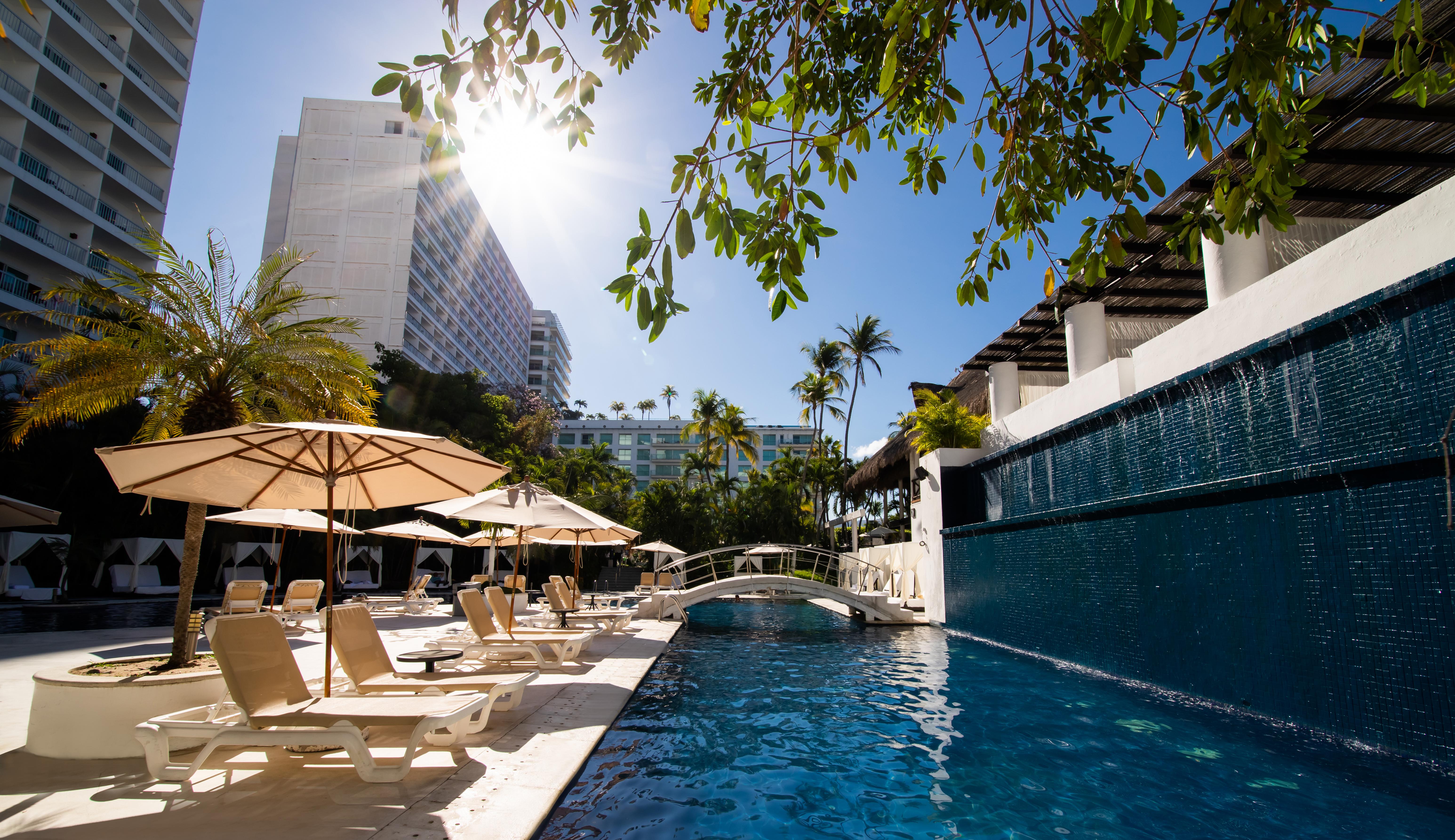 Emporio Acapulco Hotell Eksteriør bilde The pool at the Fontainebleau