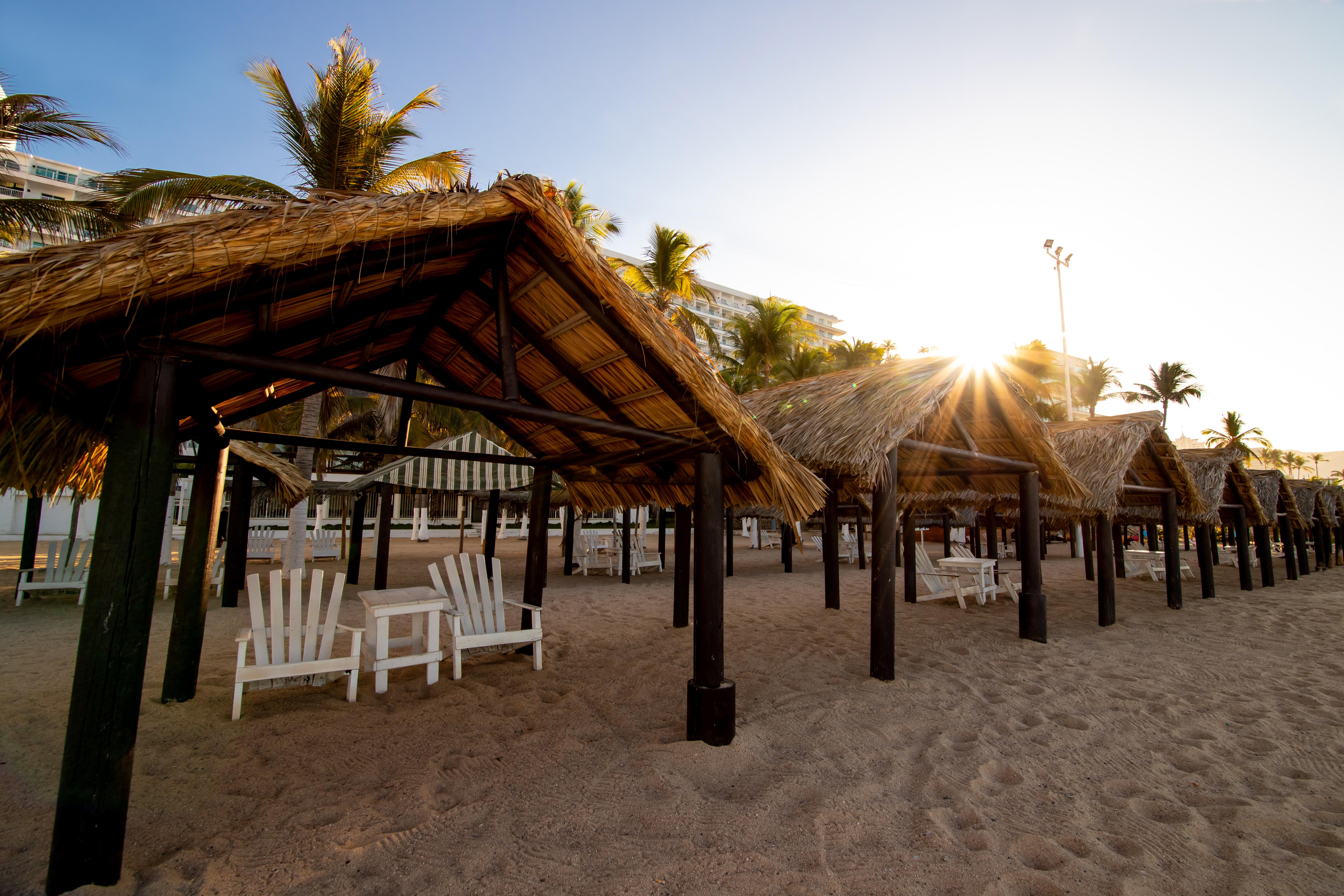 Emporio Acapulco Hotell Eksteriør bilde The beach at the resort